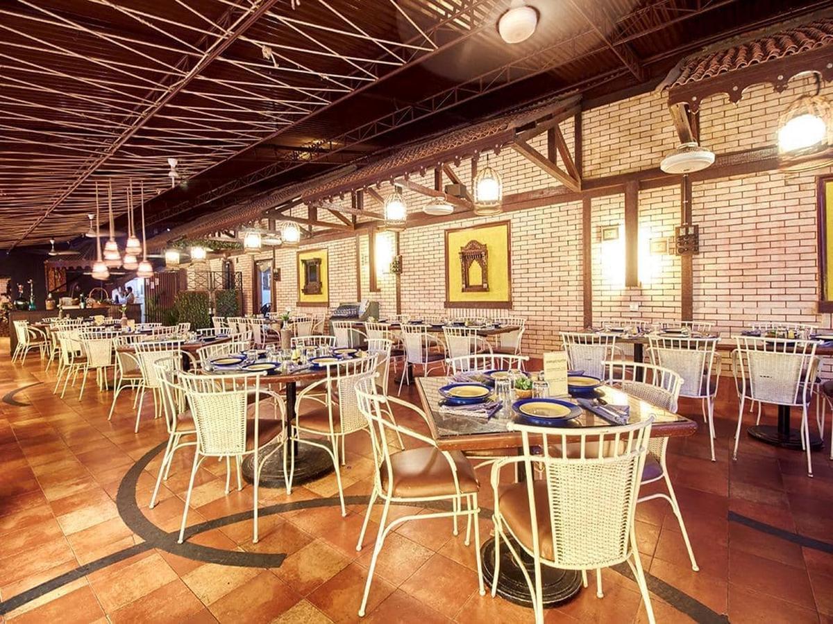 Hotel Sovereign Daman Exterior foto